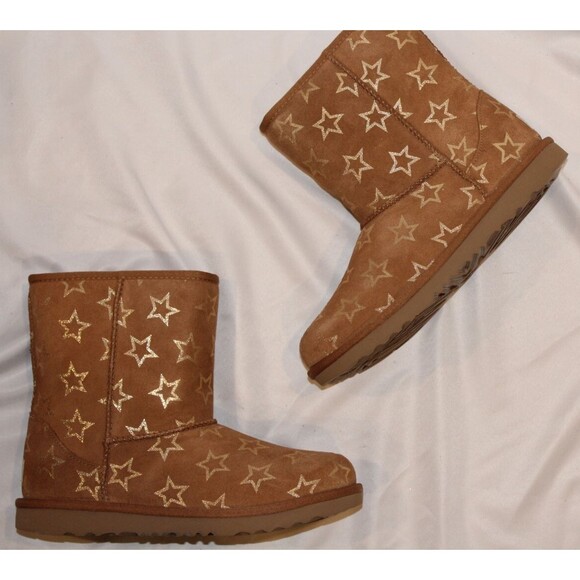 NIB UGG YOUTH 5 6 WOMEN'S 7 8 CLASSIC SHORT II‎ IRIDESCENT STARS BOOTS CHESTNUT - Picture 7 of 8